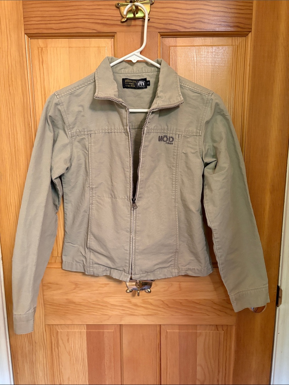 Women's Lightweight Zip-Up Jacket in Beige